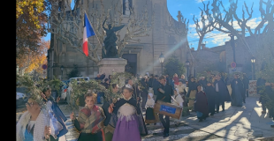 VILLAGE DE NOEL FOIRE DE L'HUILE D'OLIVE DE MOURIES